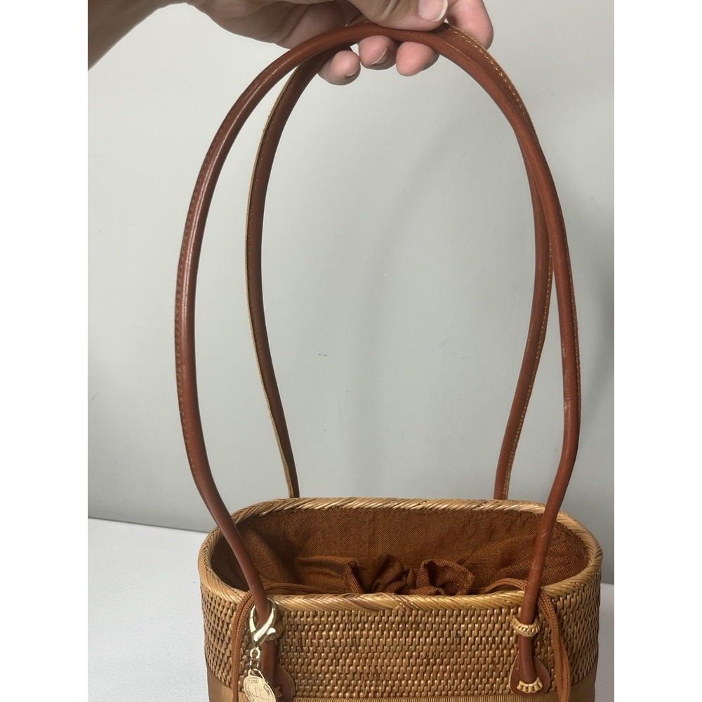Lisi Lerch Woven Straw Purse Pearl EUC - Picture 10 of 16